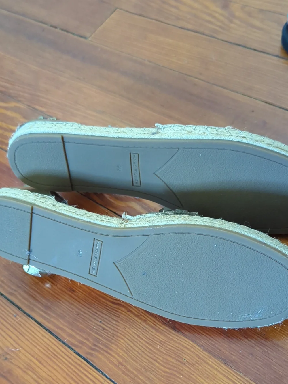 Women's Marc Fisher Gold Metallic Stud Espadrille Flats with Ankle Strap Sz 9